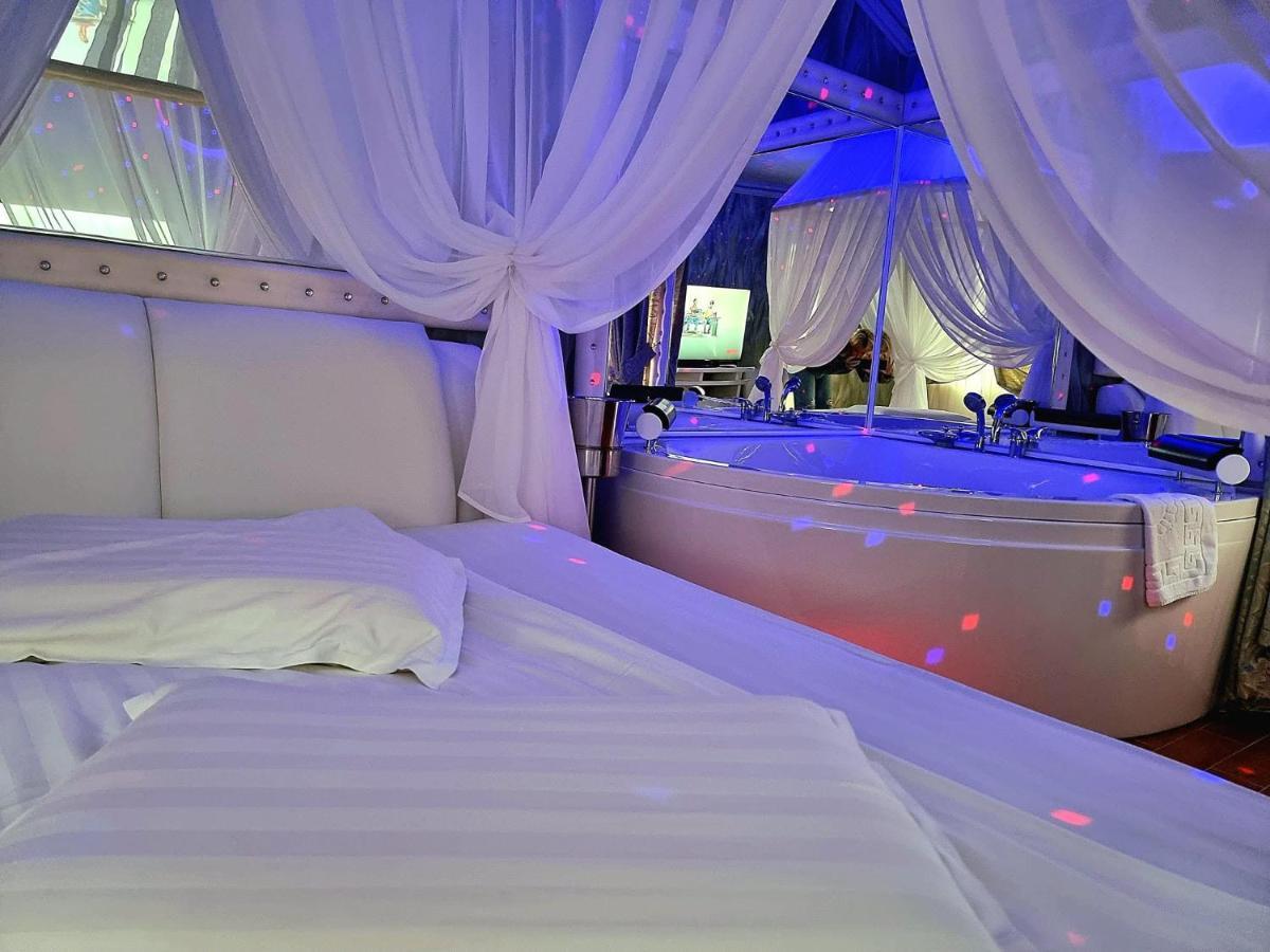 Anadi Hotel Boutique Only Adult Брашов Екстер'єр фото