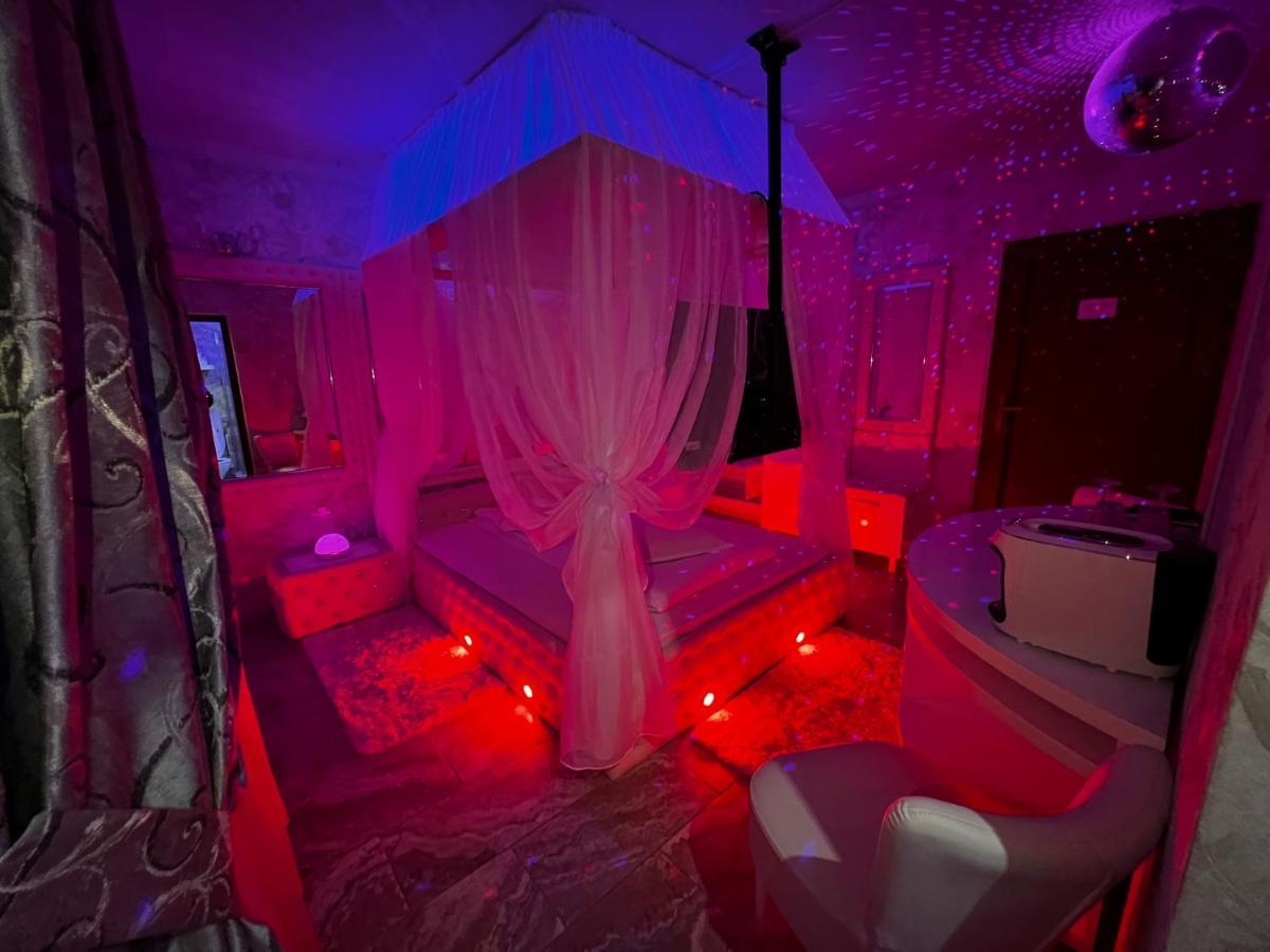 Anadi Hotel Boutique Only Adult Брашов Екстер'єр фото